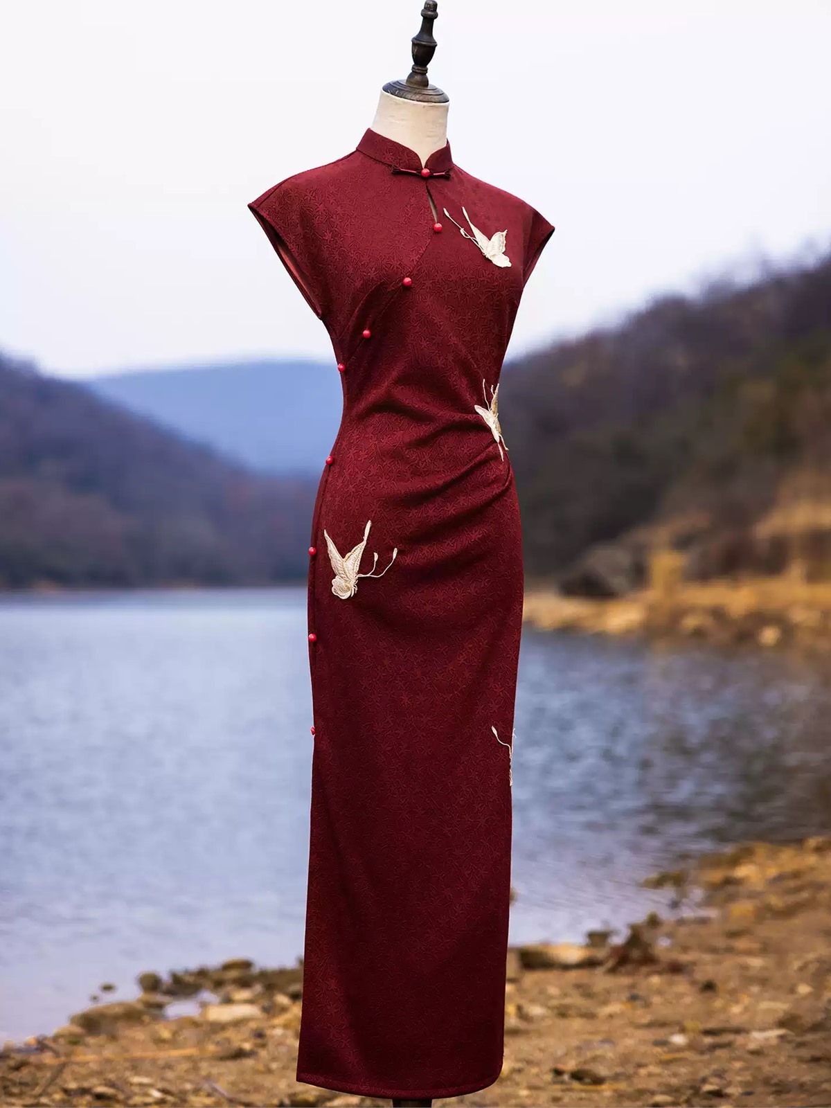 Ya Cen Crane Embroidered Cap Sleeve Cheongsam