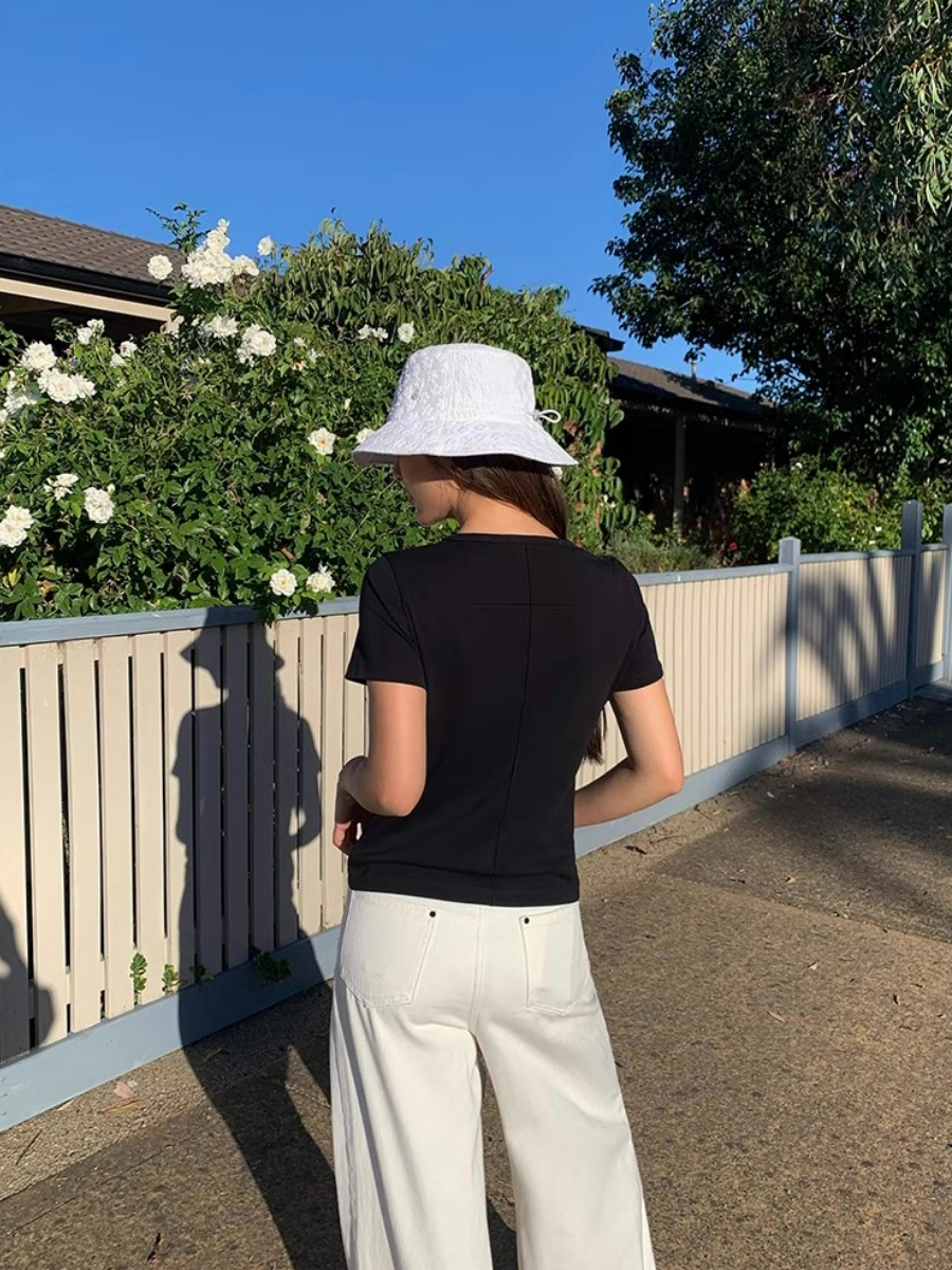 Kira Basic Tee