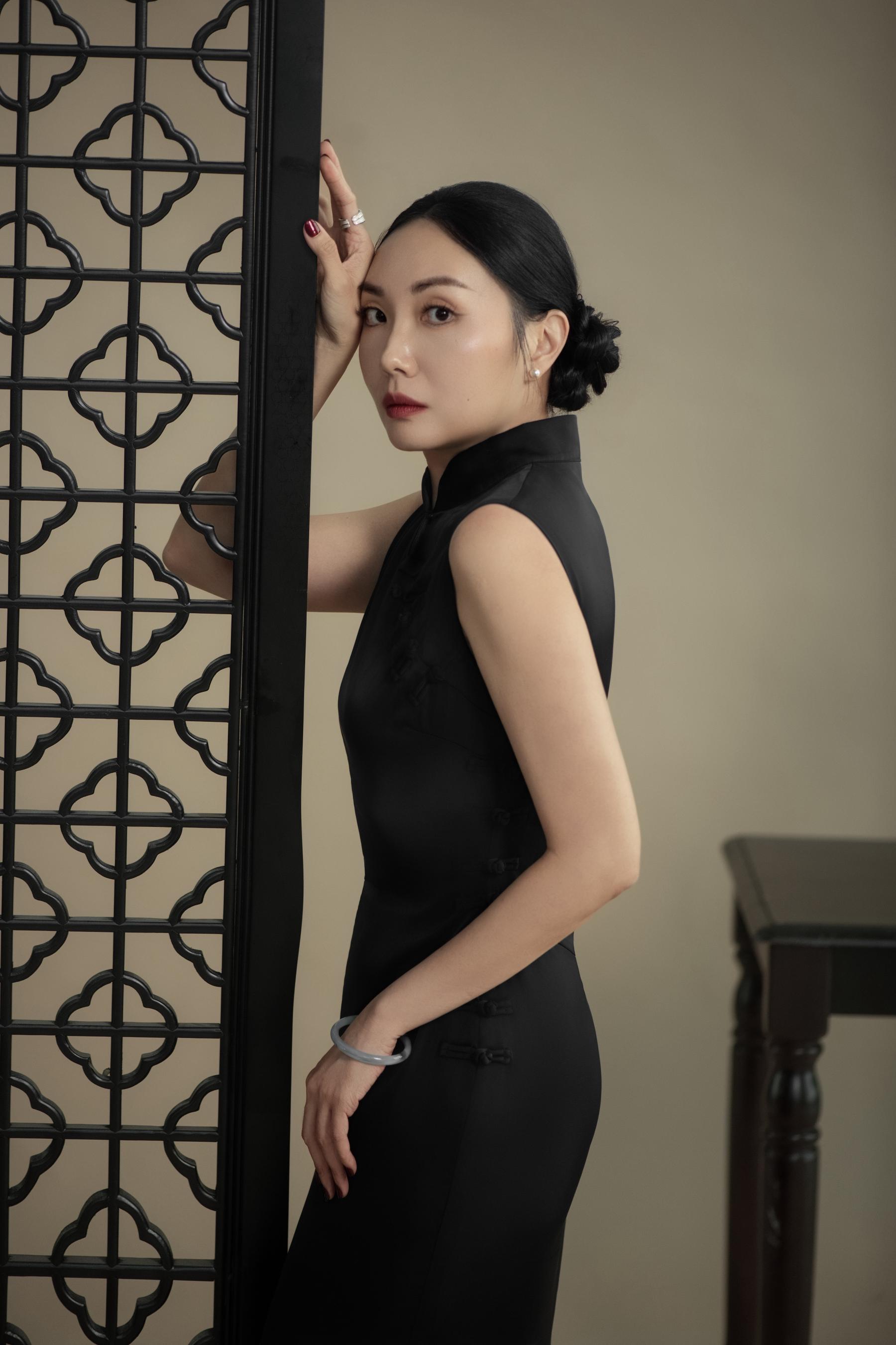 Shuang Ze Side Slide Lacey Cheongsam