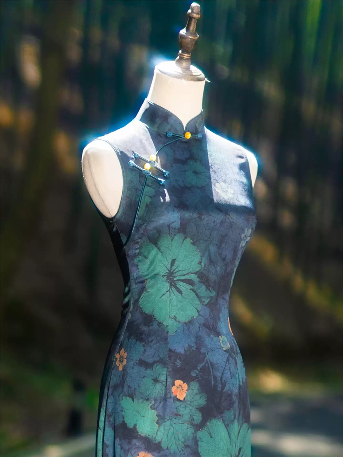 Ya Bian Botanical Print Sleeveless Cheongsam