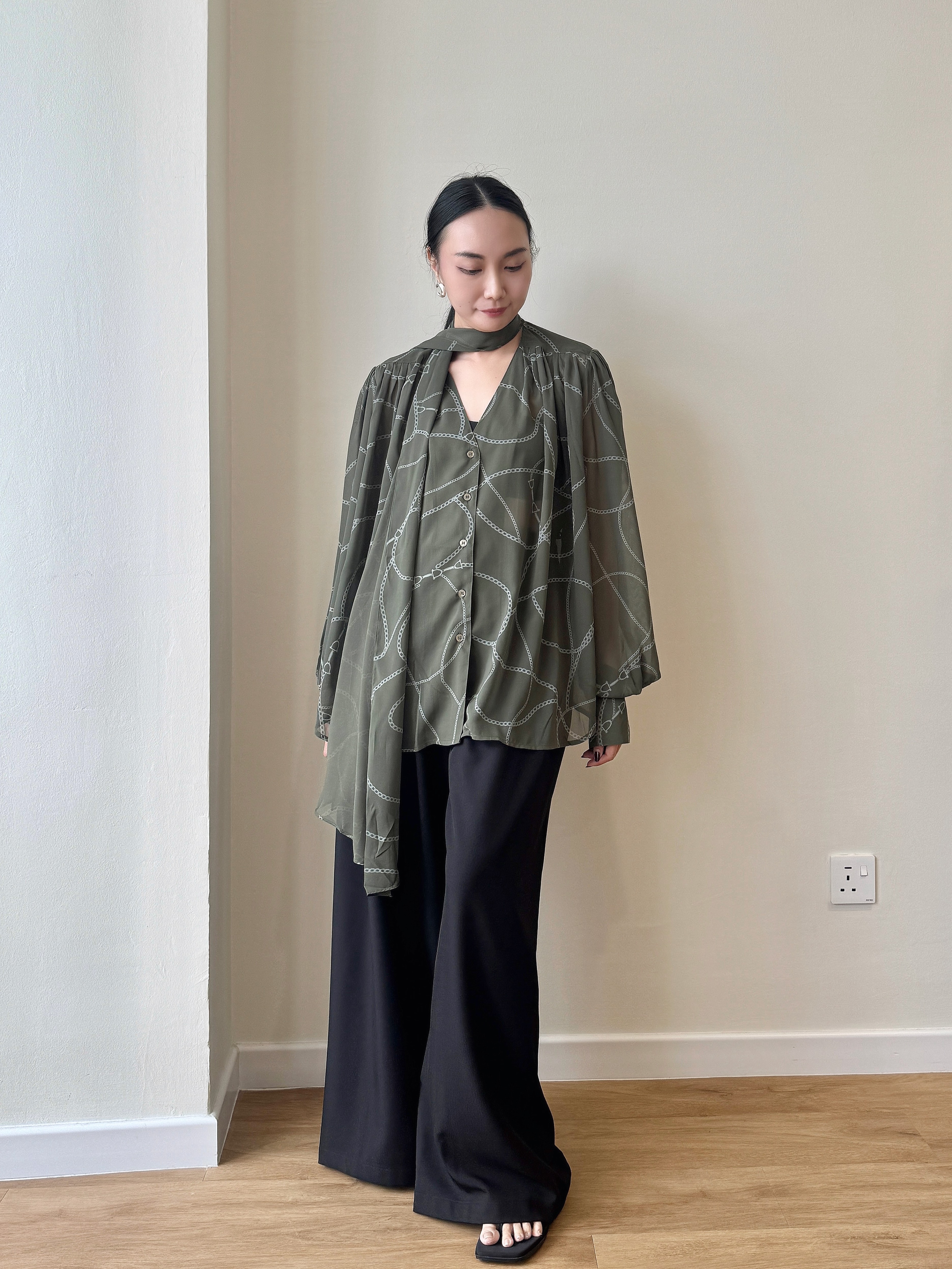 Wirenth Graphic Print Long Sleeve Top