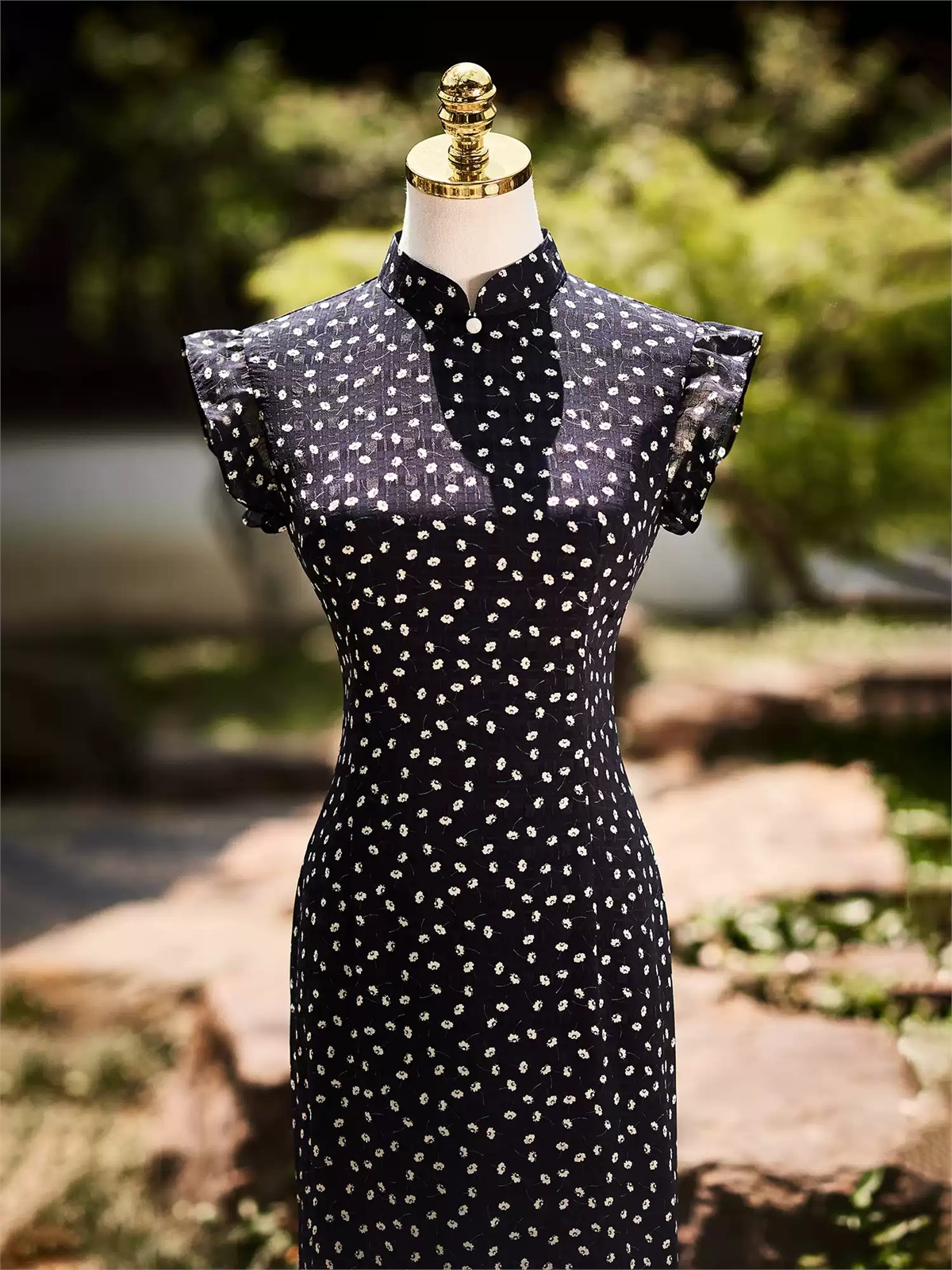 Yun Bu Ditsy Floral Flutter Sleeve Cheongsam