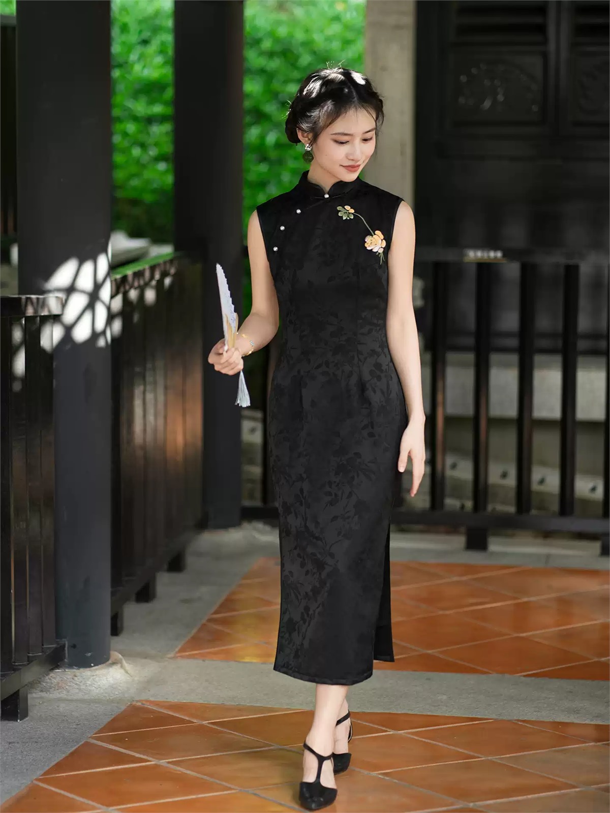 Ya Beng Floral Jacquard Sleeveless Cheongsam