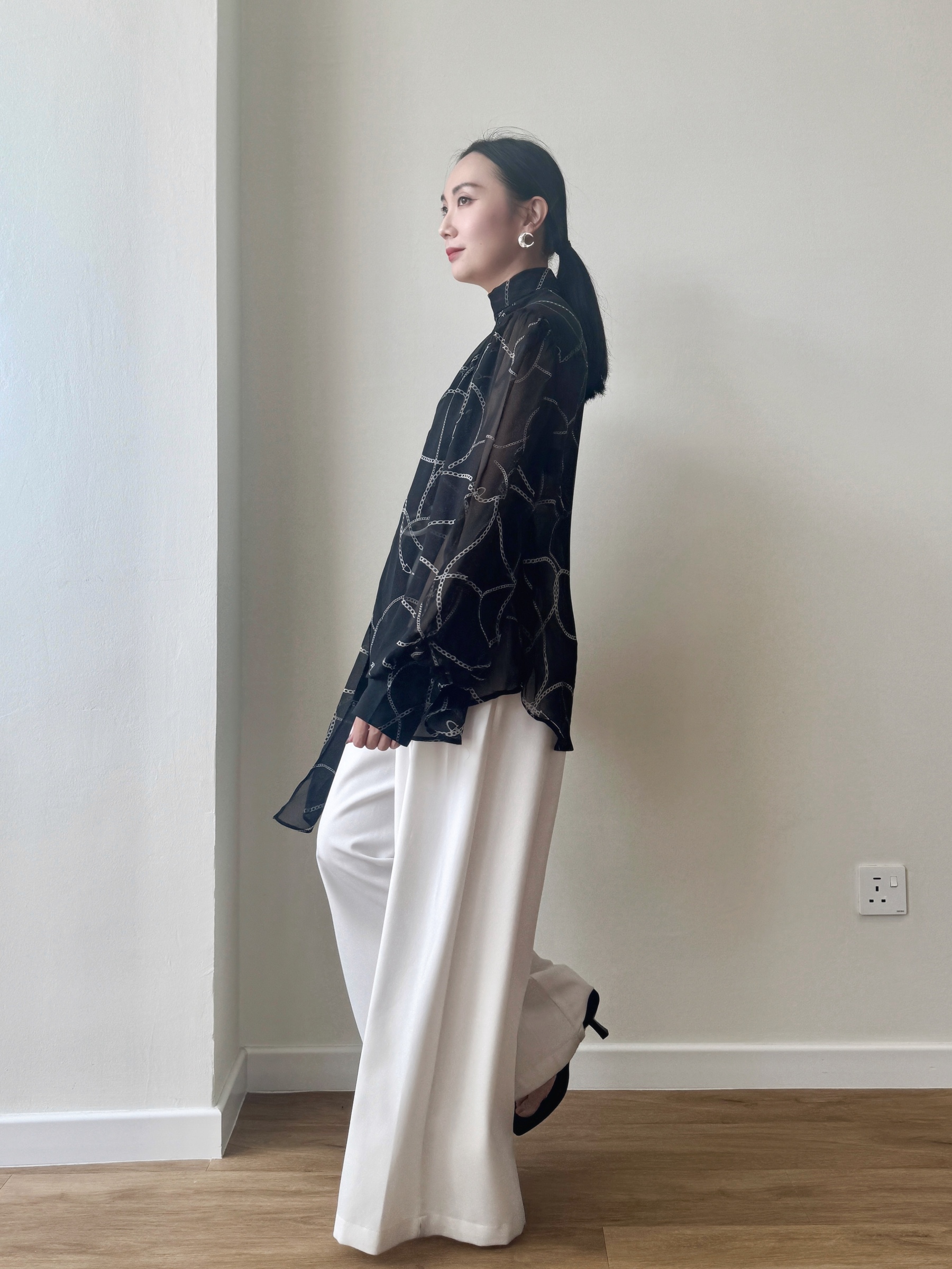 Wirenth Graphic Print Long Sleeve Top