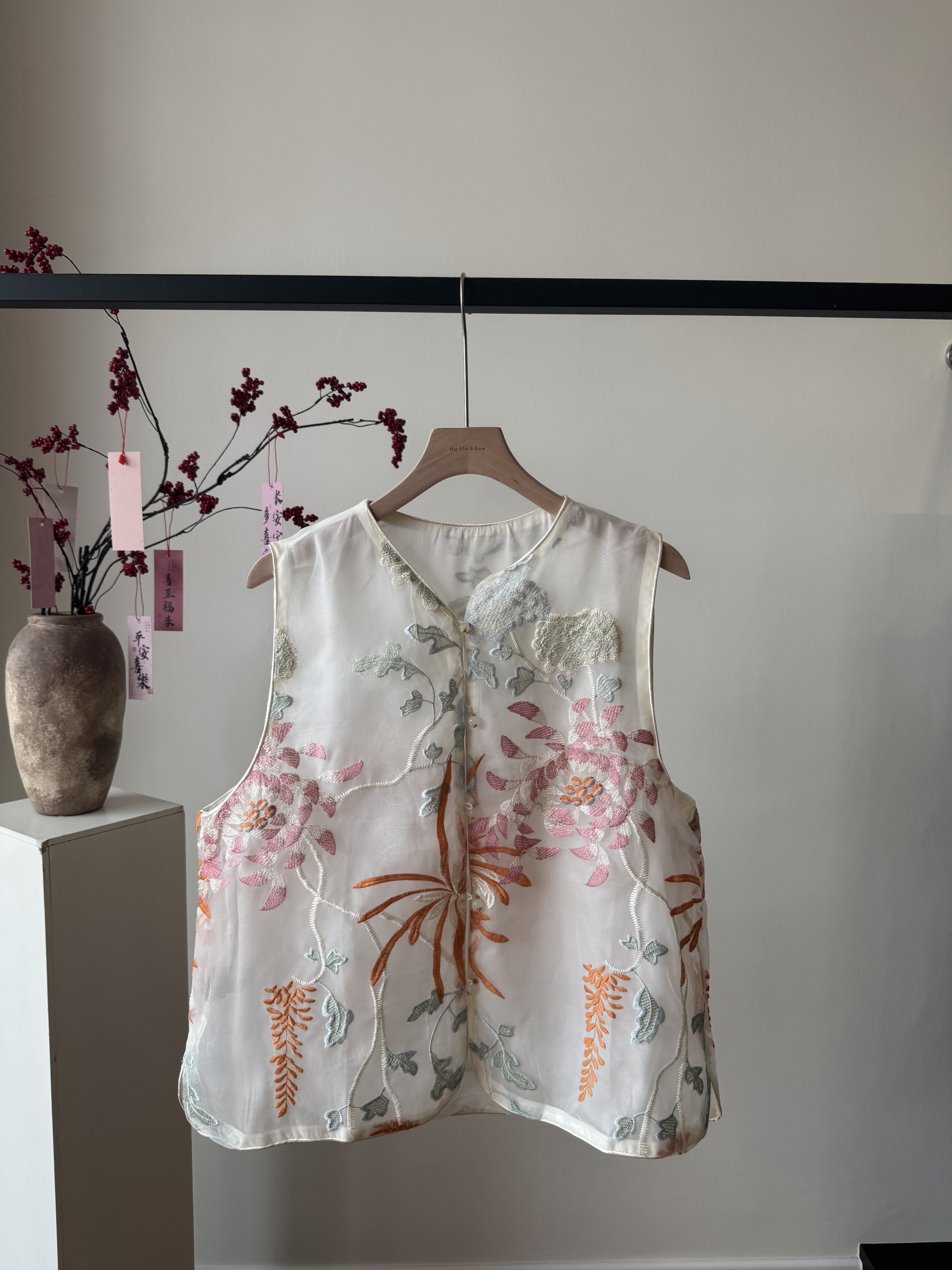 Li Qi Floral Embroided Oriental Vest (Discounted-M size-Minor Defect)