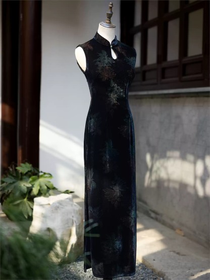 Ya Cao Floral Velvet Keyhole Sleeveless Cheongsam