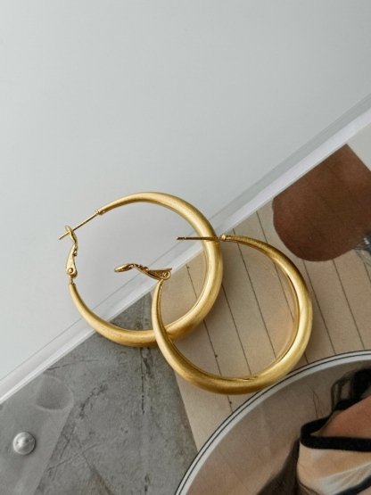 Zahra Frosted Hoop Earrings