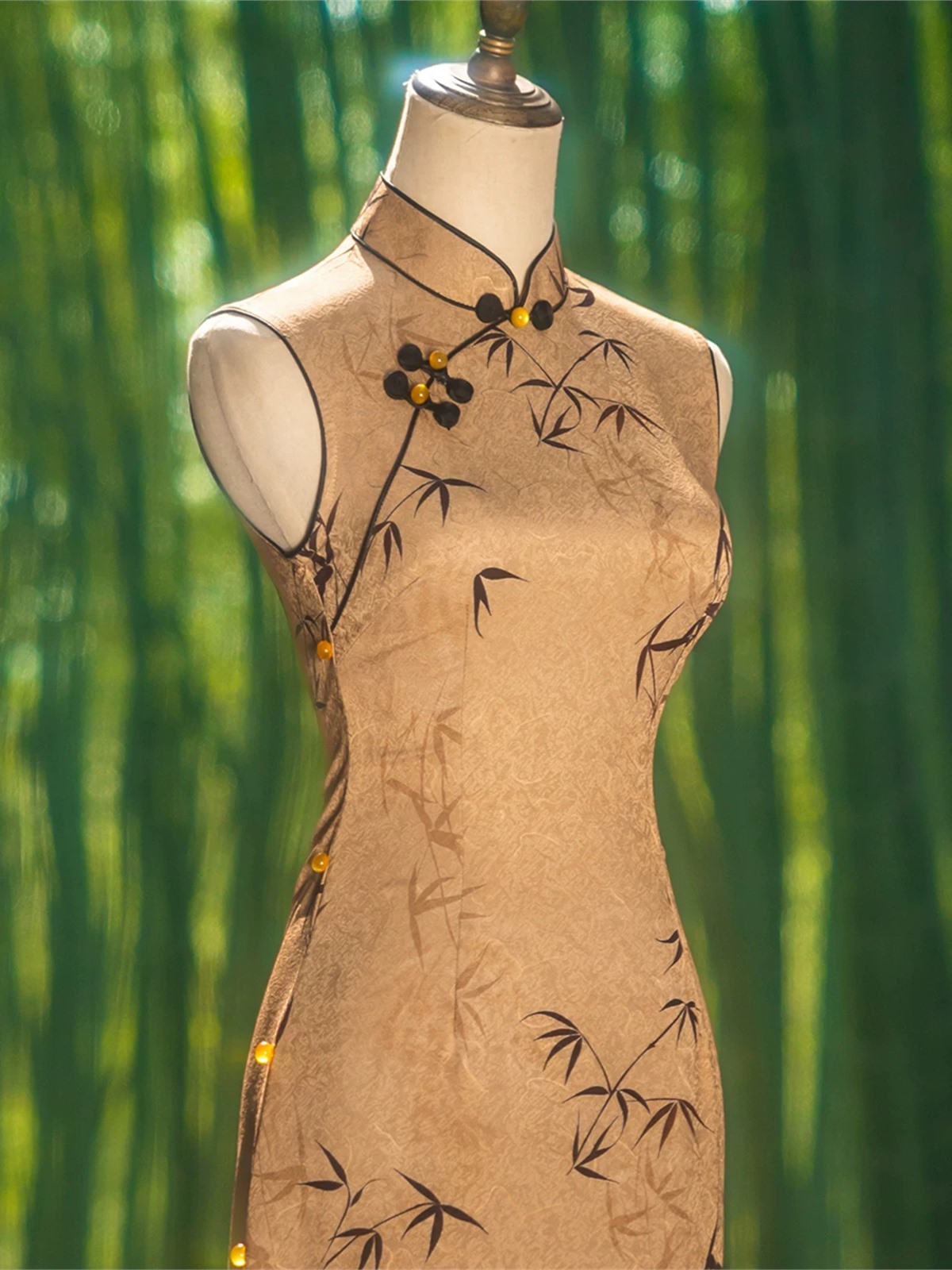Ya Cha Bamboo Embroidered Sleeveless Cheongsam