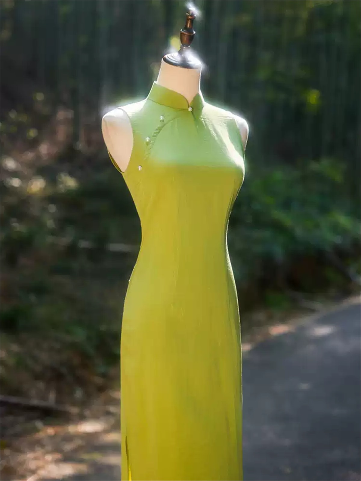 Yun Bei Sleeveless Cheongsam