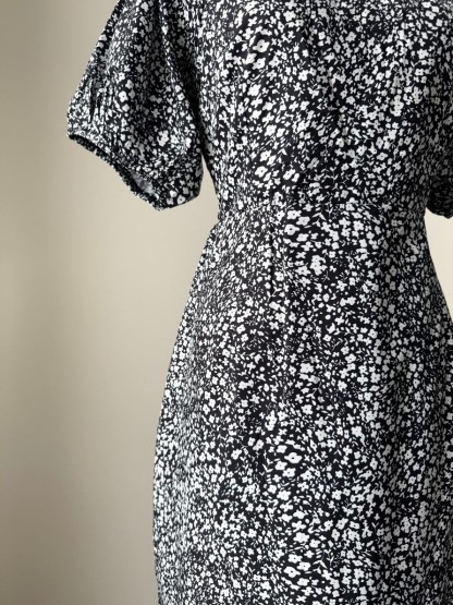 Xenal Floral Puff Sleeve Dress (Discounted-L size)-The Black Bow-