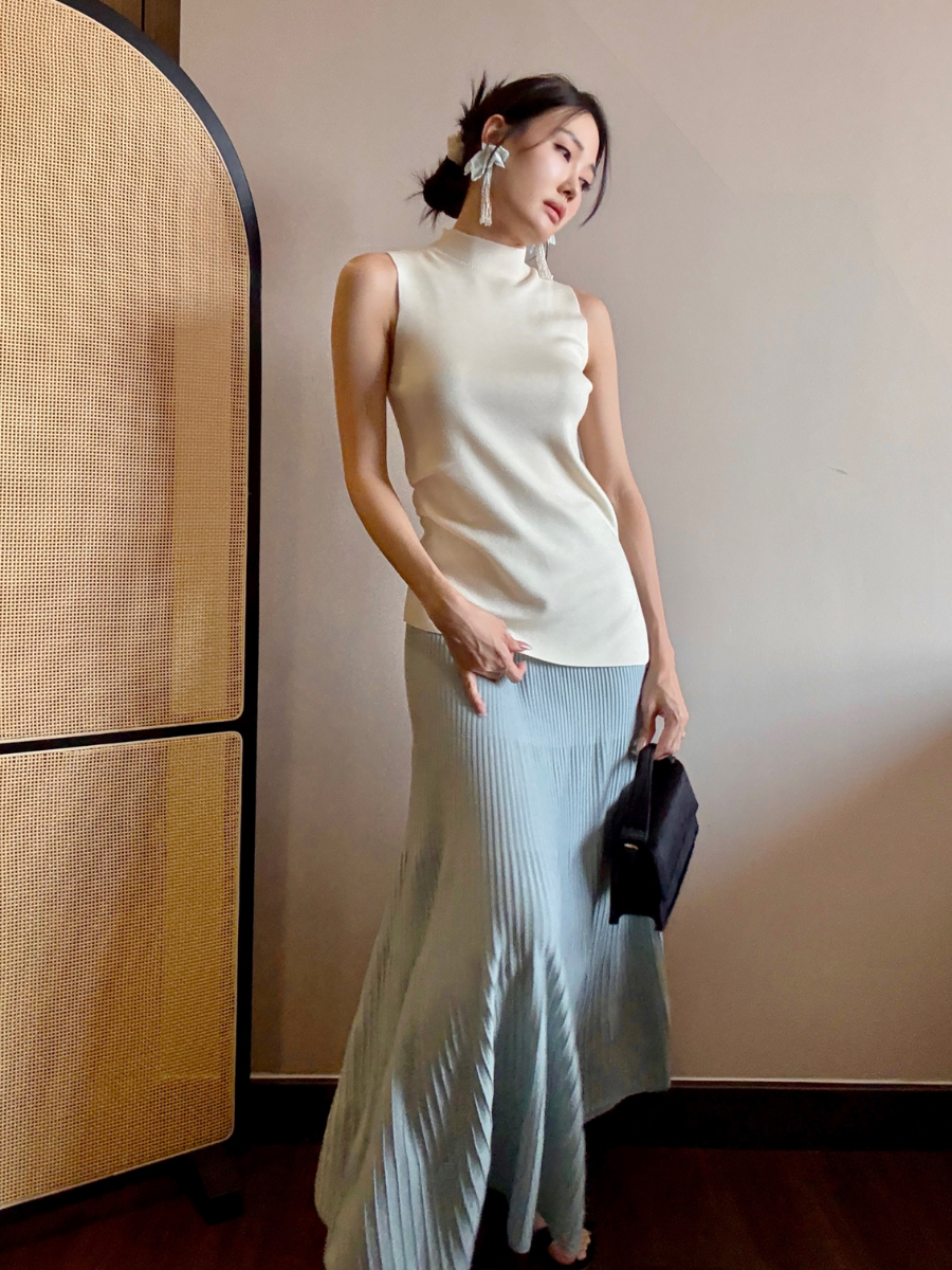 Elle High Neck Sleeveless Knit Top