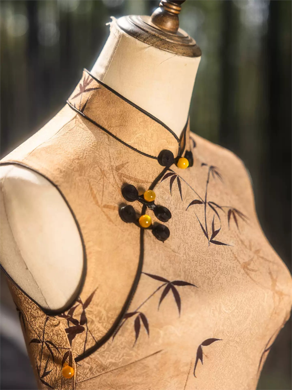 Ya Cha Bamboo Embroidered Sleeveless Cheongsam