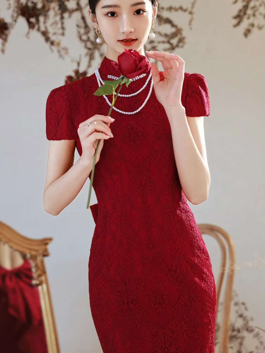 Wan Ru Bare Back Lacey Cheongsam-The Black Bow-