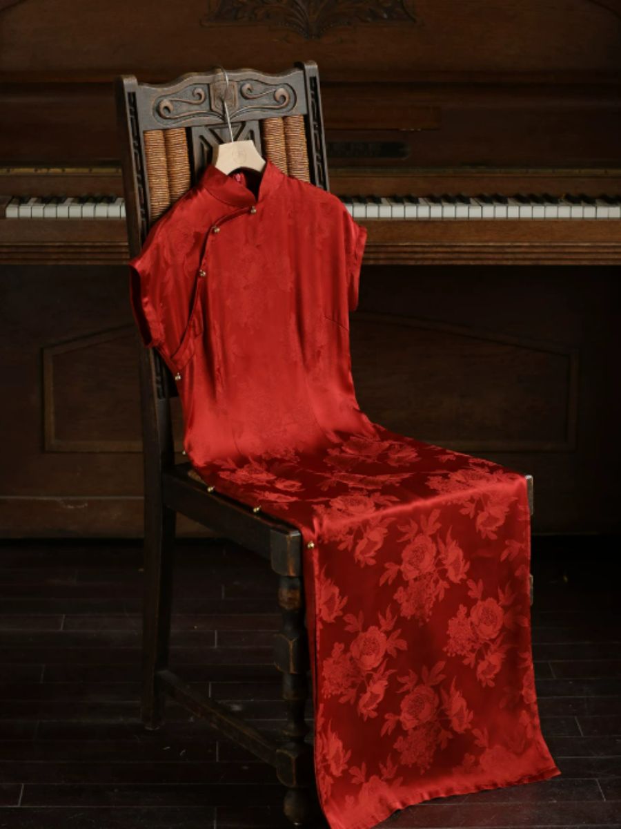 Yun Dong Floral Jacquard Short Sleeve Cheongsam