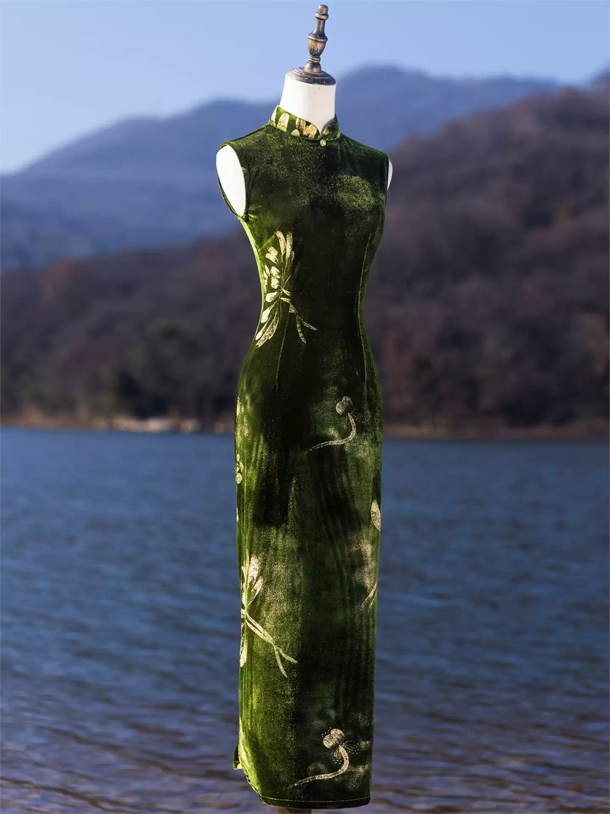 Yun Beng Floral Velvet Sleeveless Cheongsam