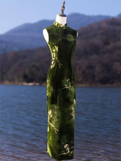 Yun Beng Floral Velvet Sleeveless Cheongsam