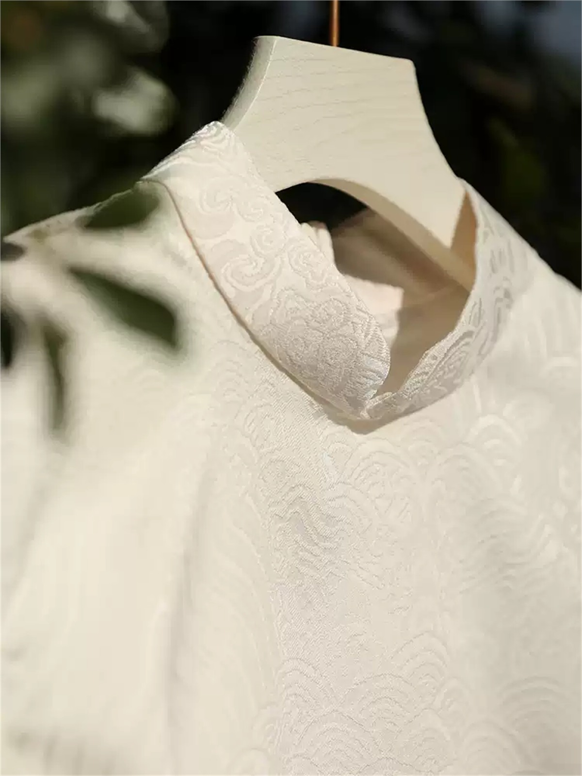Yun Dou Textured Jacquard Sleeveless Cheongsam