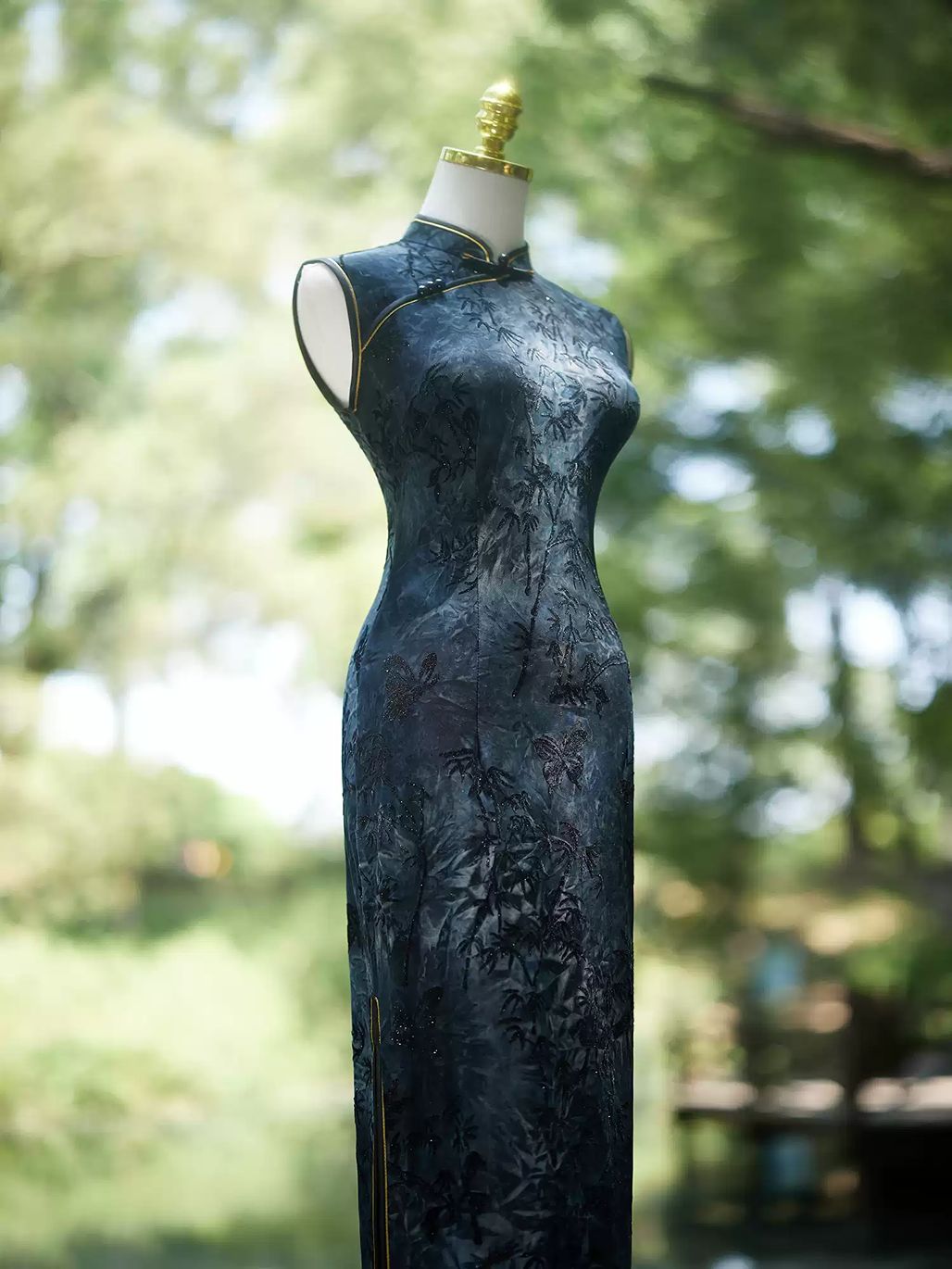Yun Bang Botanical Flocked Sleeveless Cheongsam