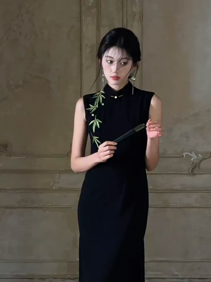 Han Bi Bamboo Embroided Sleeveless Cheongsam