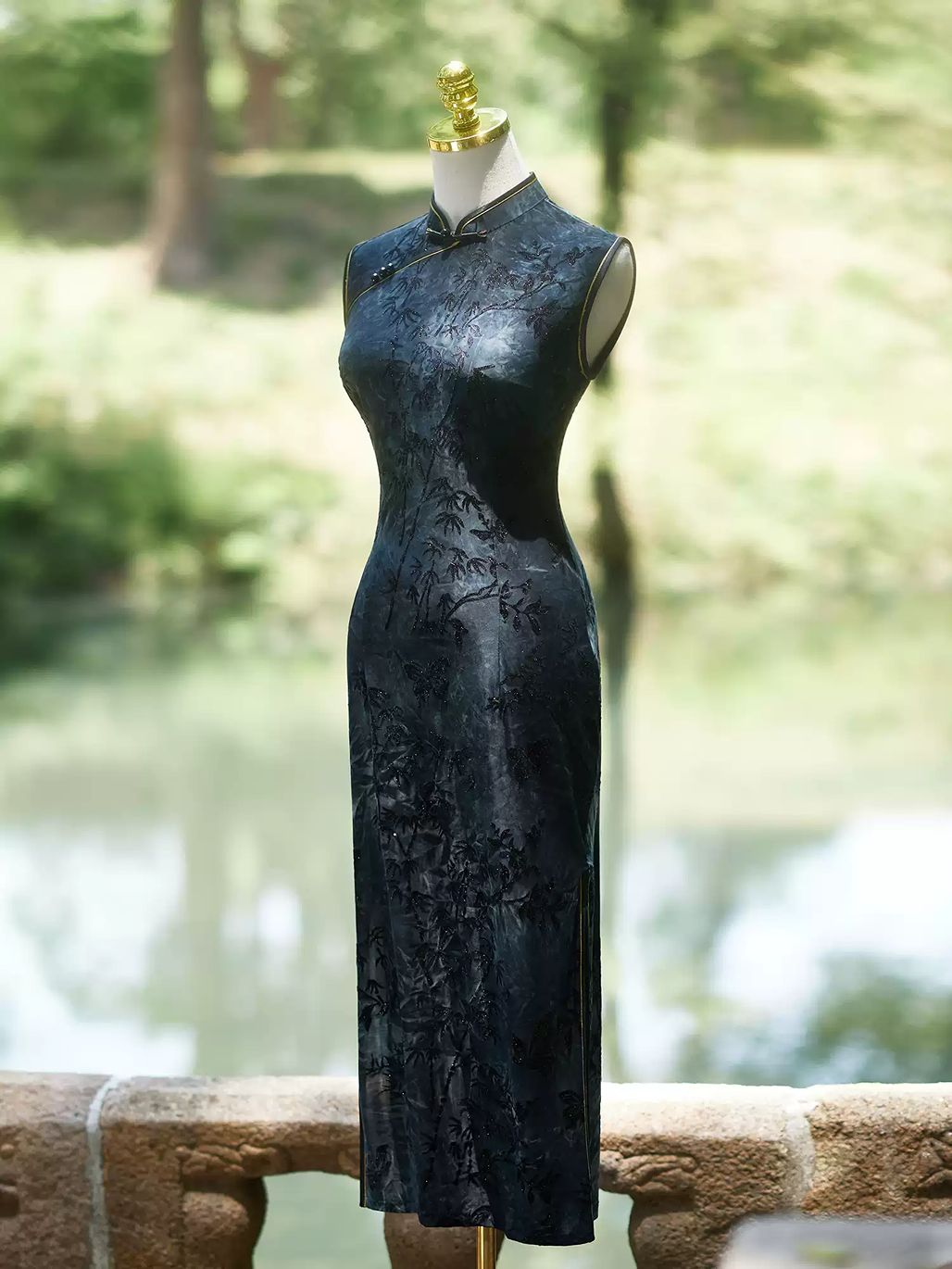 Yun Bang Botanical Flocked Sleeveless Cheongsam