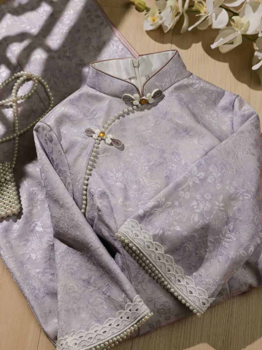Yun Dan Floral Jacquard Lace Cuff Cheongsam