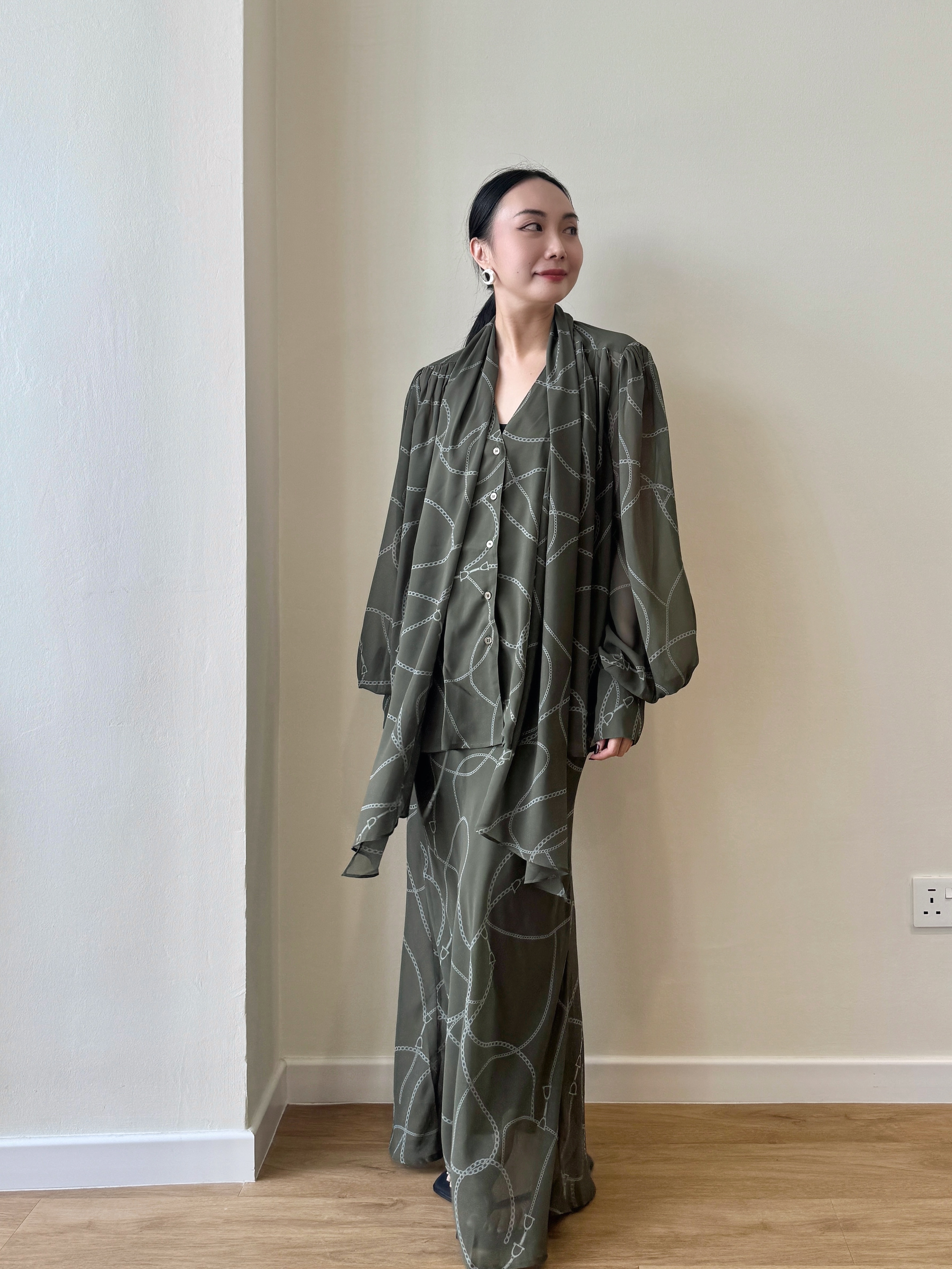 Wirenth Graphic Print Long Sleeve Top