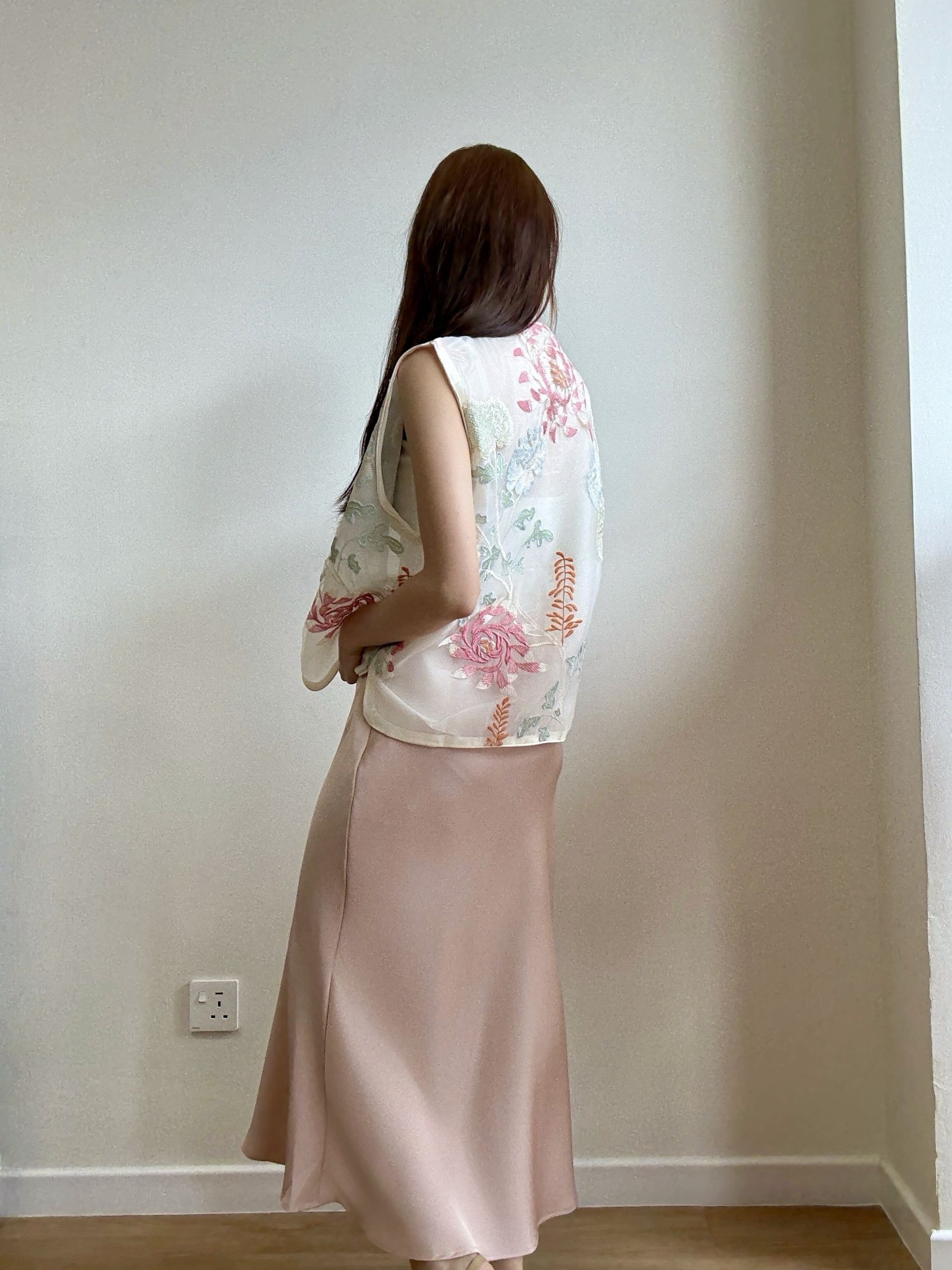 Li Qi Floral Embroided Oriental Vest