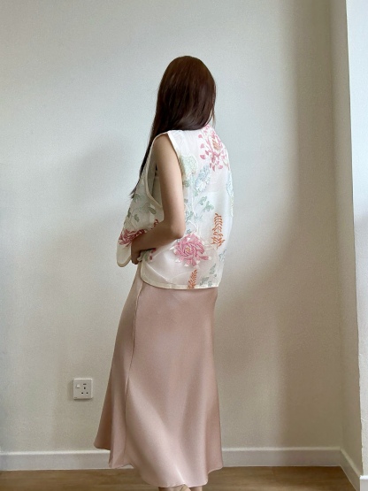 Li Qi Floral Embroided Oriental Vest