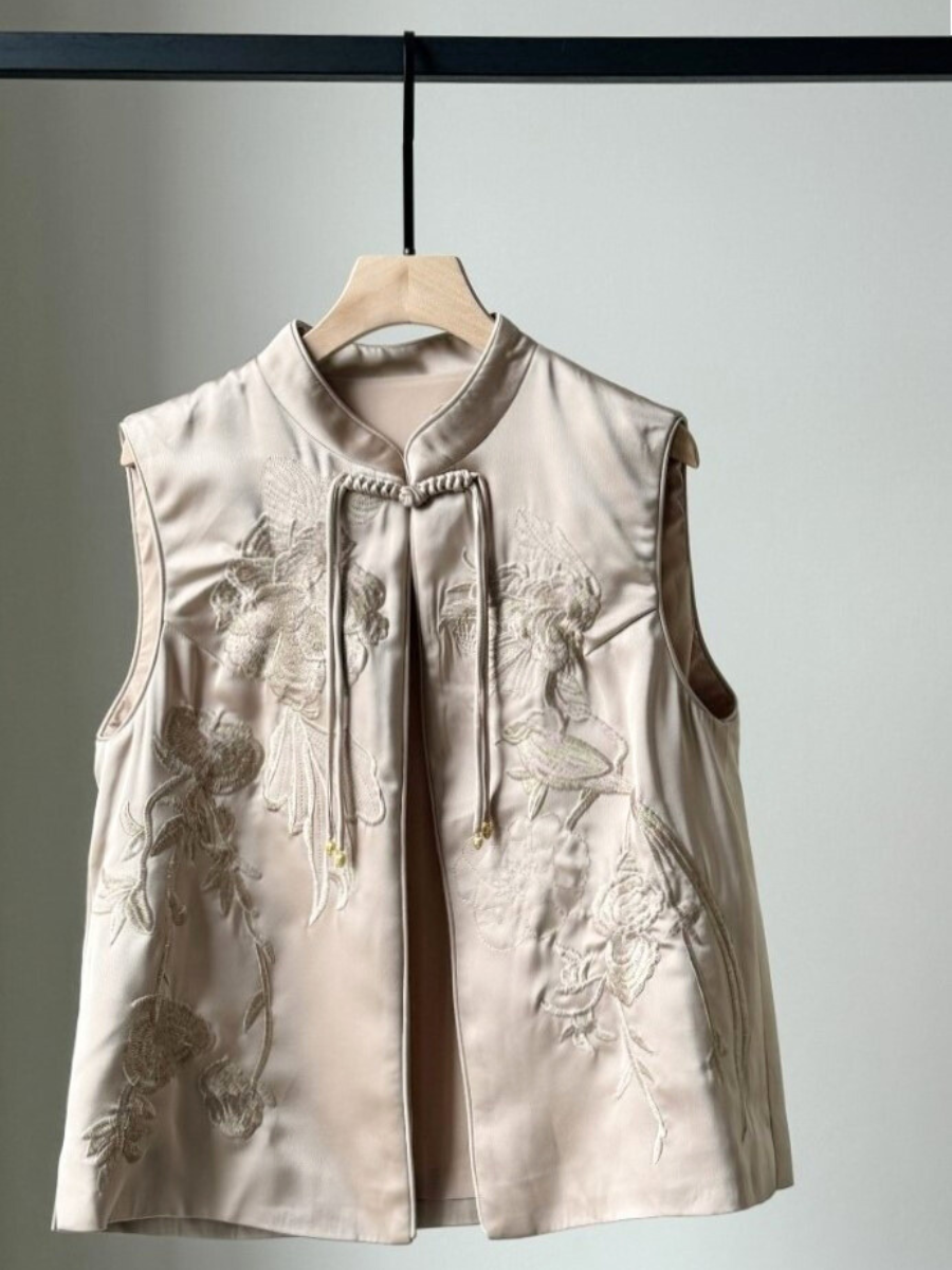 Mo Er Oriental Embroidery Vest-The Black Bow-