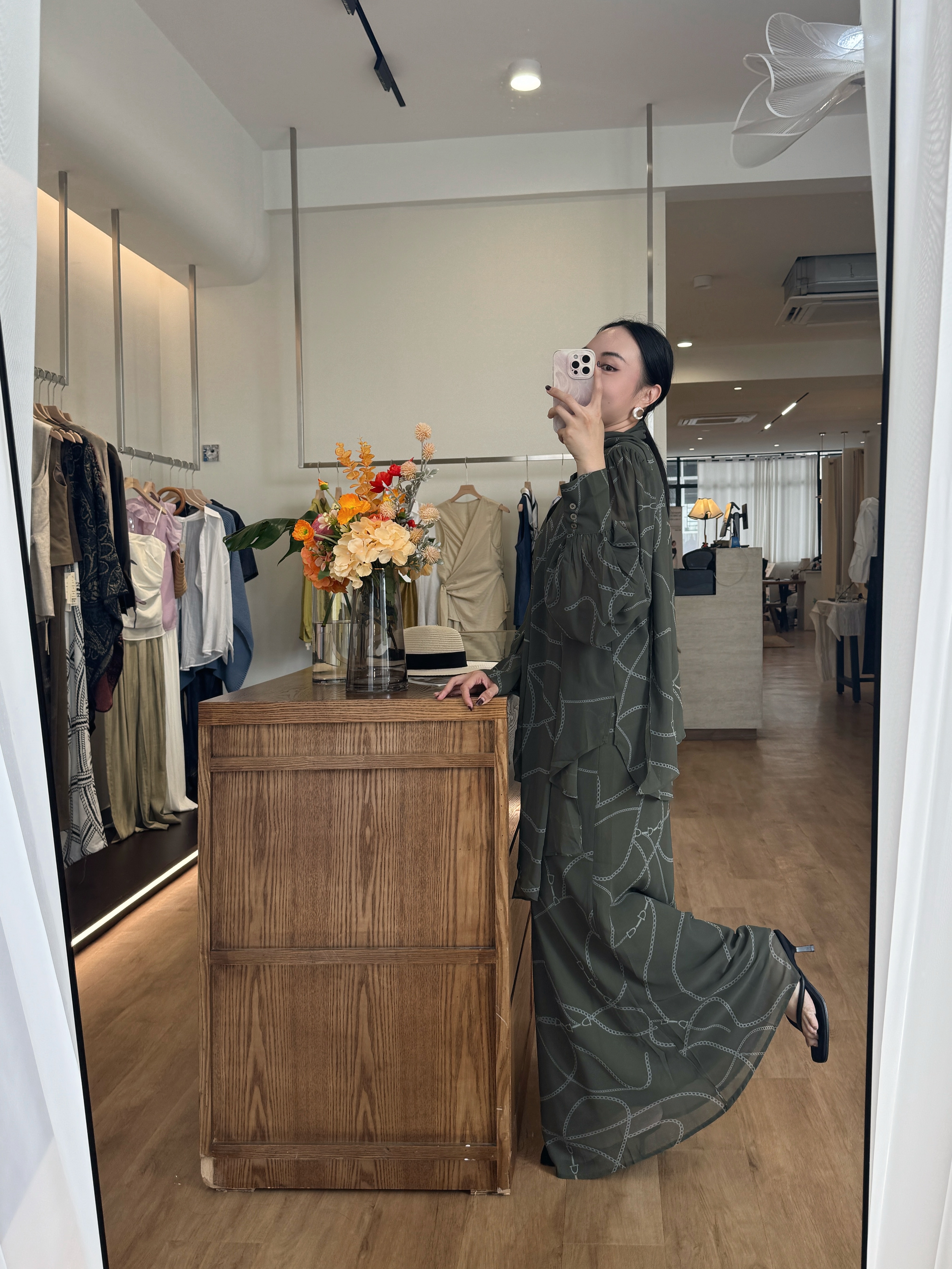 Wirenth Graphic Print Long Sleeve Top