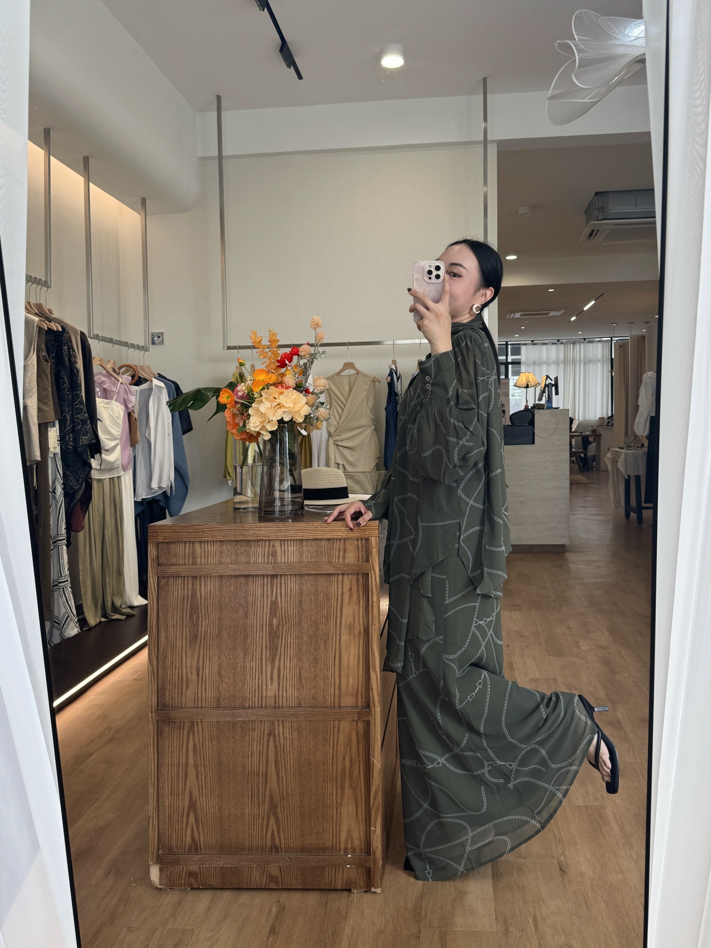 Wirenth Graphic Print Long Sleeve Top