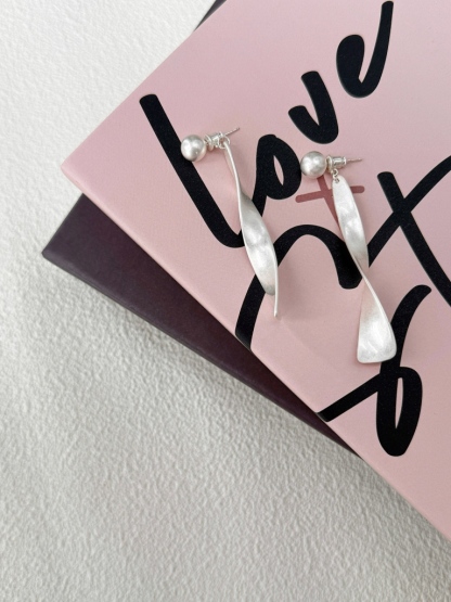 Lilit Frosted Ripple Earrings