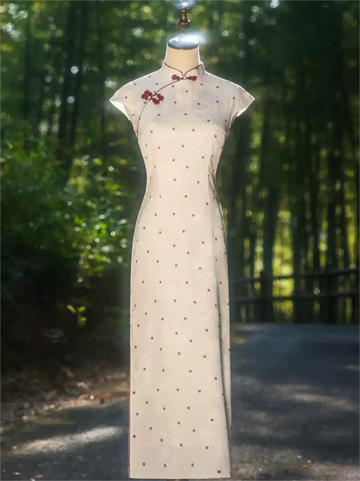 Yun Bian Polka Dot Cap Sleeve Cheongsam