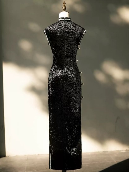 Yun Che Crushed Velvet Cap Sleeve Cheongsam