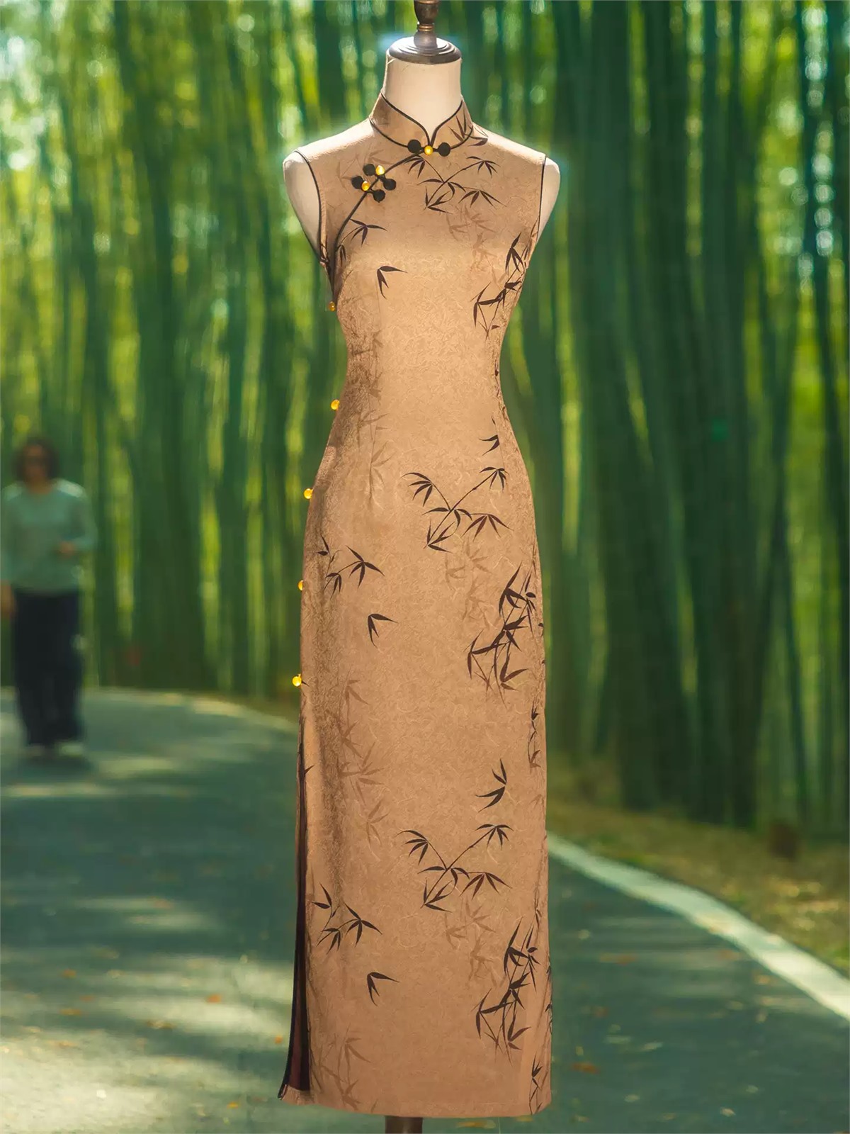 Ya Cha Bamboo Embroidered Sleeveless Cheongsam