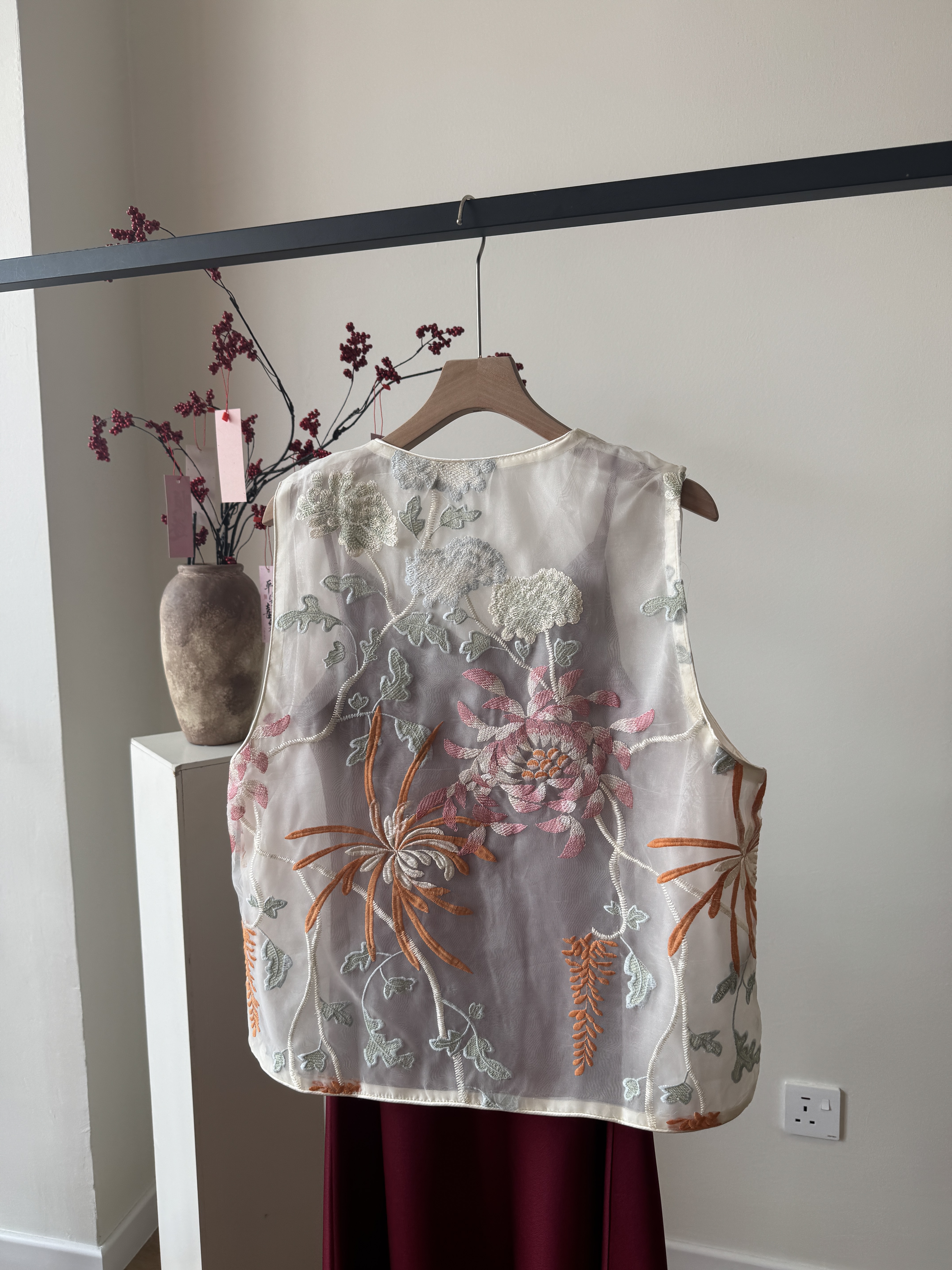 Li Qi Floral Embroided Oriental Vest (Discounted-M size-Minor Defect)