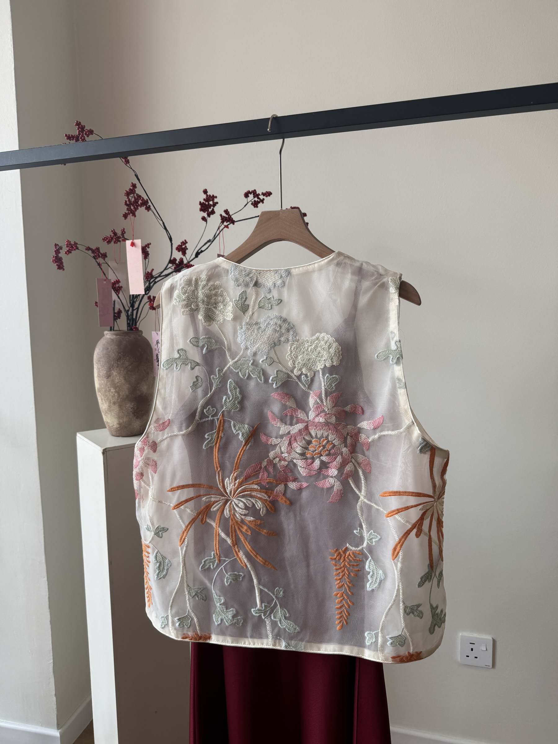 Li Qi Floral Embroided Oriental Vest (Discounted-M size-Minor Defect)