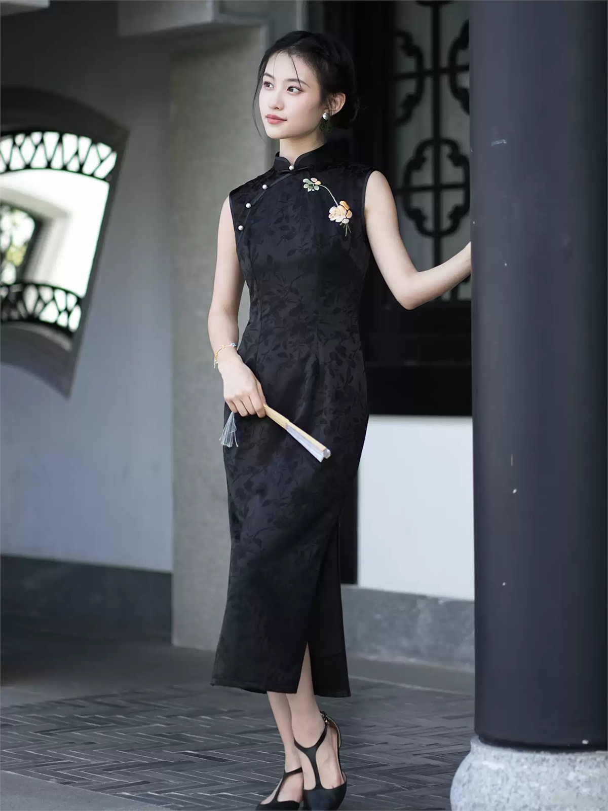 Ya Beng Floral Jacquard Sleeveless Cheongsam