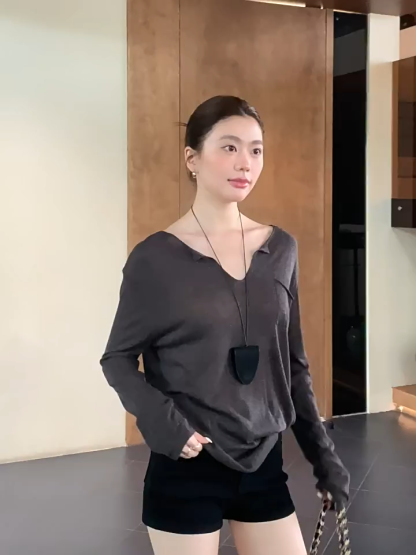Darana Raw-Edge V-Neck Slouchy Knit Top