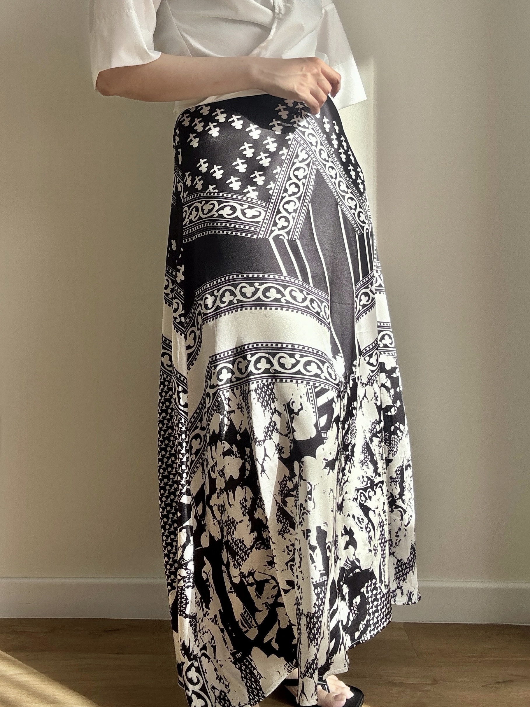 Videl Graphic Printing Skirt