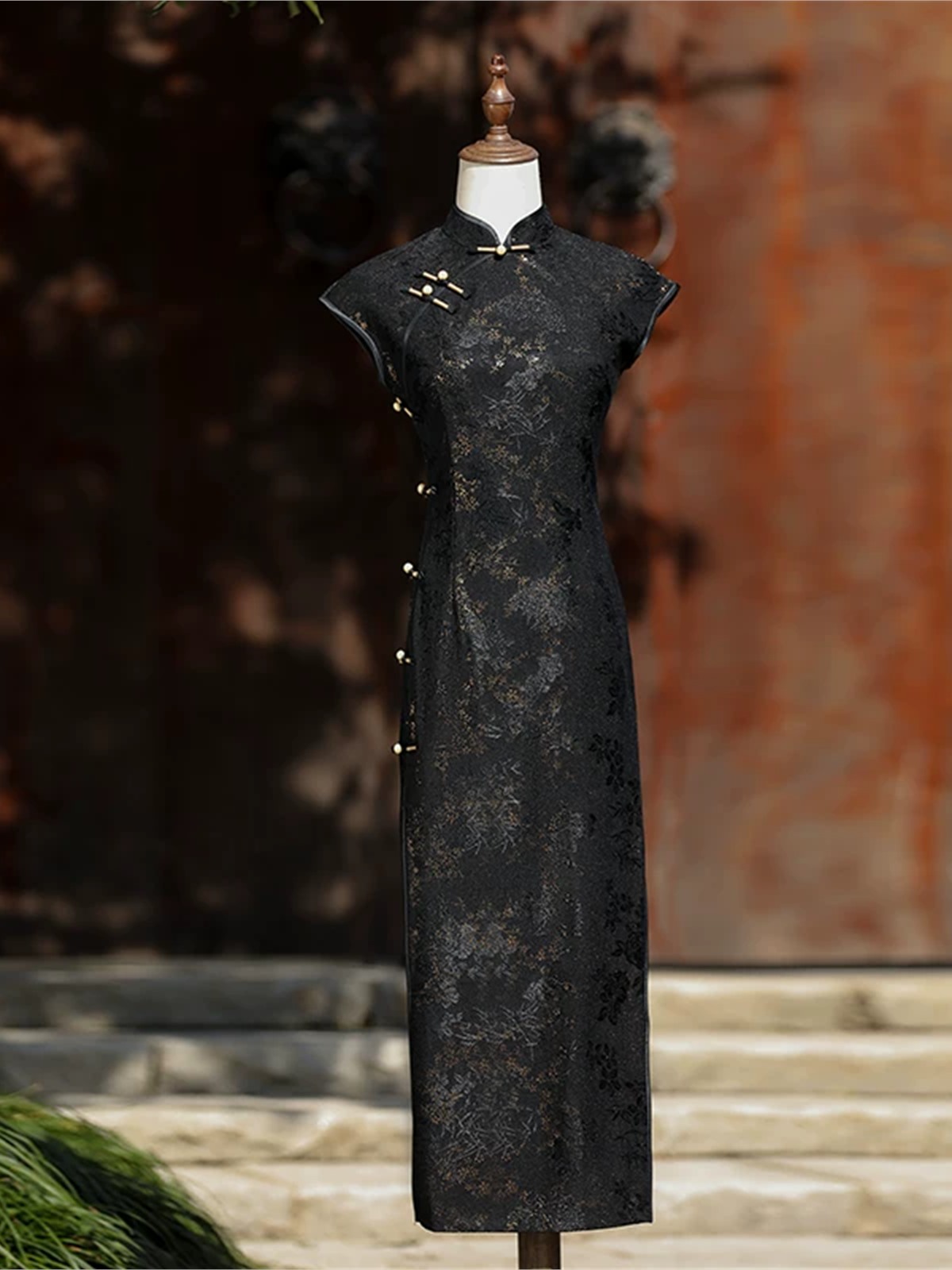Yun Bao Cap Sleeve Lacey Cheongsam