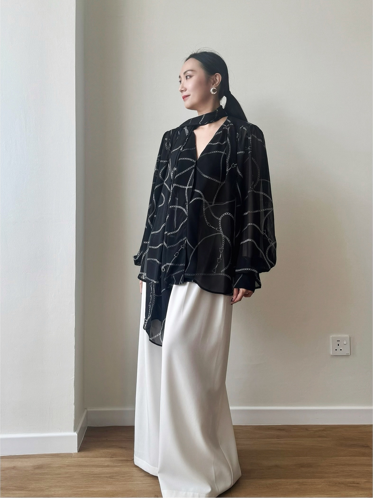 Wirenth Graphic Print Long Sleeve Top