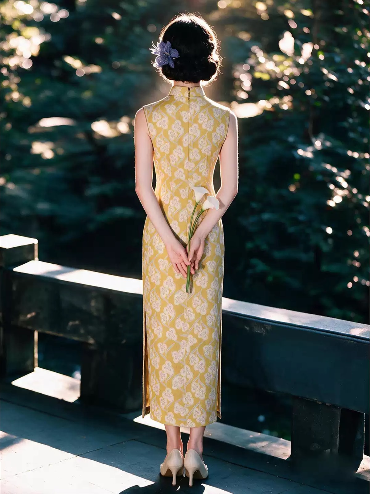 Yun Cao Floral Sleeveless Cheongsam