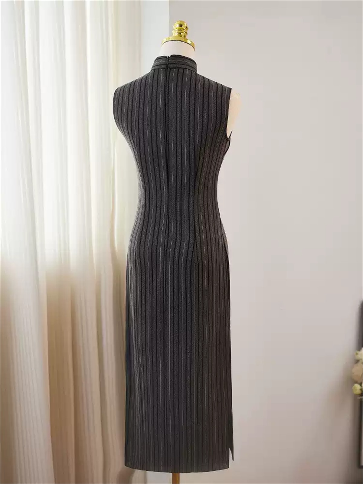 Yun Ca Pinstripe Sleeveless Cheongsam