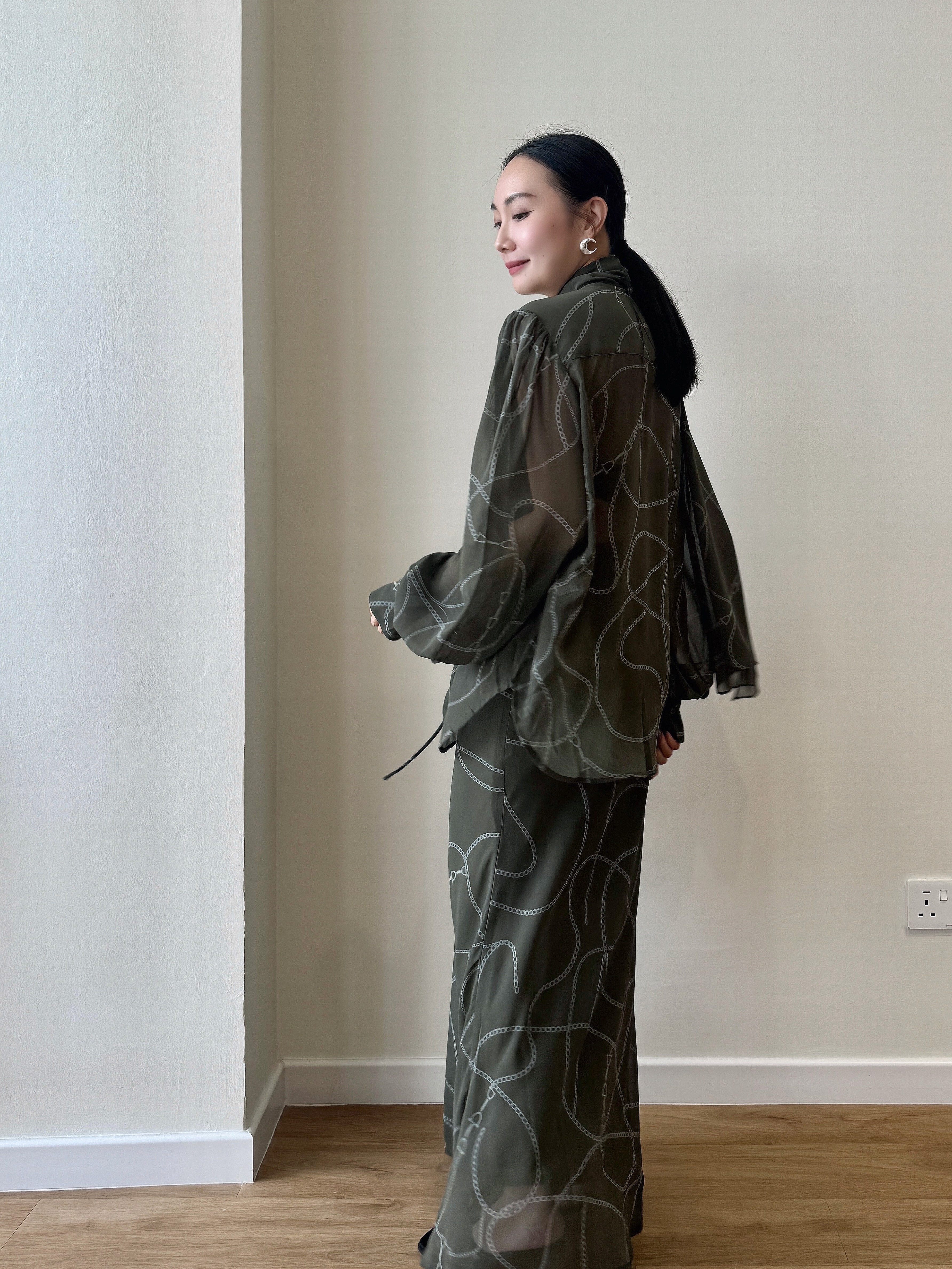 Wirenth Graphic Print Long Sleeve Top