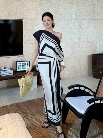 Wrenley Geometric Draped Top