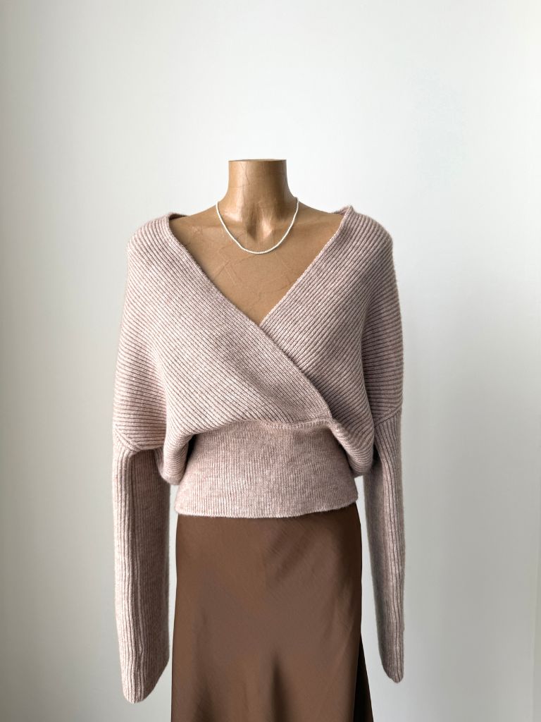 Linlay V-Collar Sweater (Discounted-Free size)-The Black Bow-
