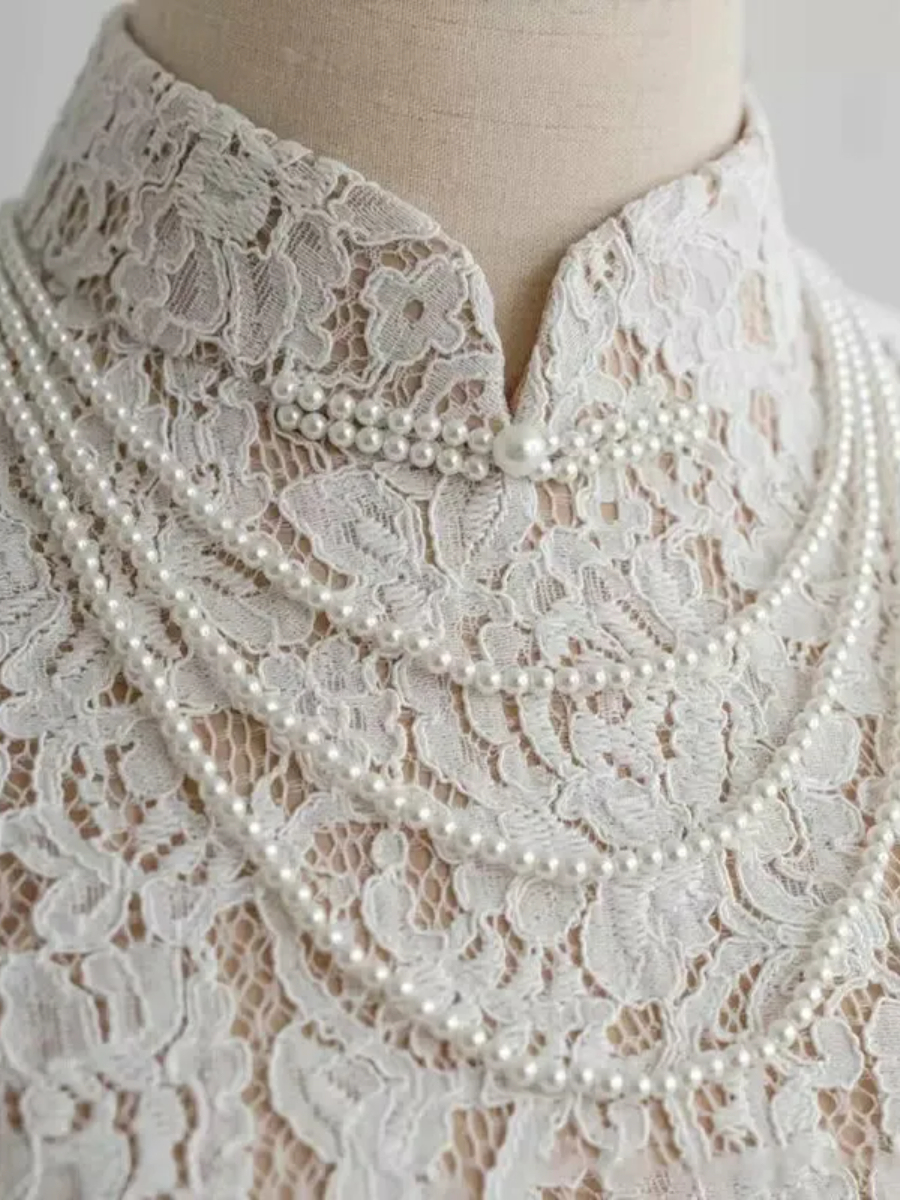 Wan Ru Bare Back Lacey Cheongsam-The Black Bow-