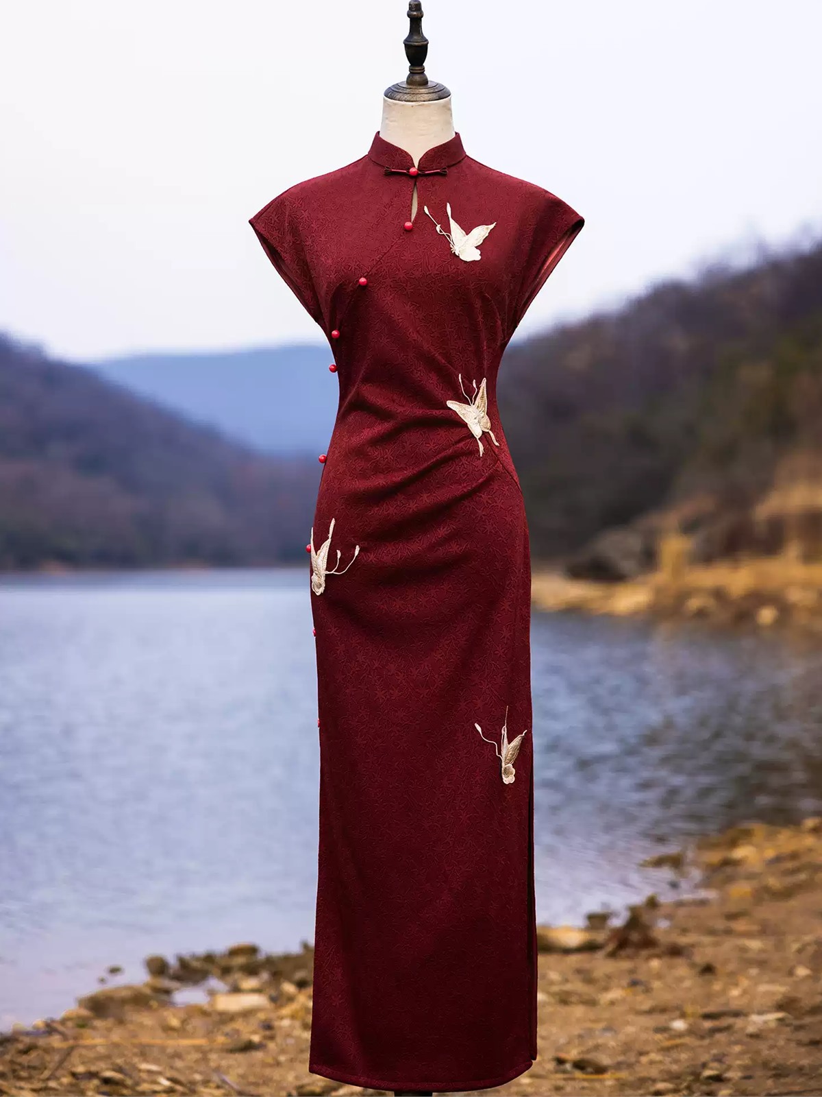 Ya Cen Crane Embroidered Cap Sleeve Cheongsam