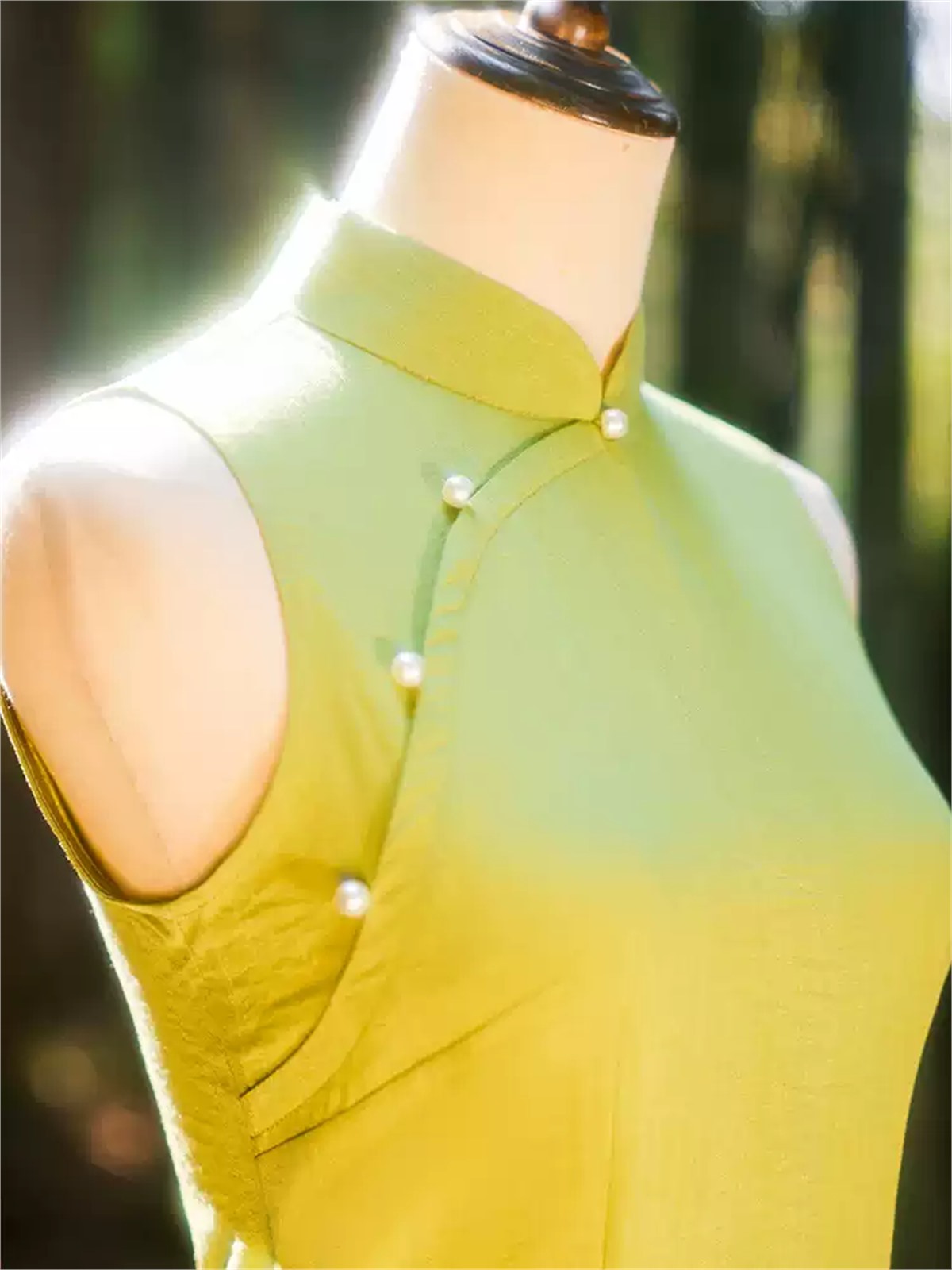 Yun Bei Sleeveless Cheongsam